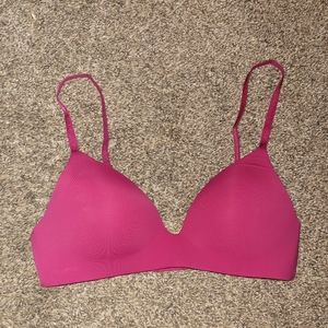 VS tshirt lightly lined wireless bra 32C